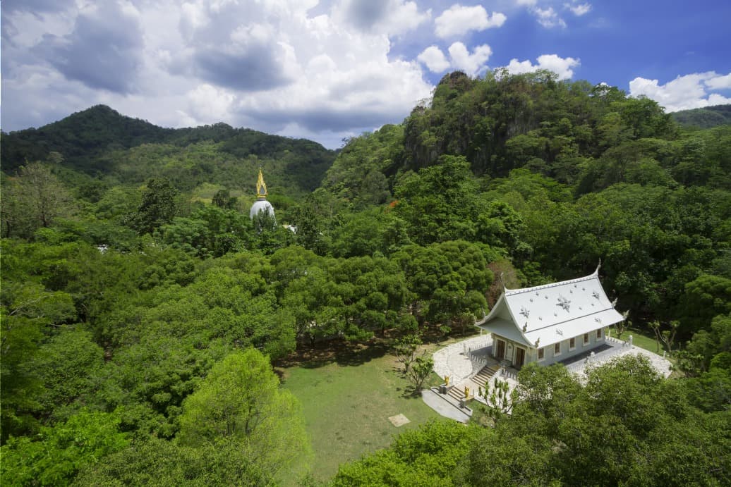 bodhisattva cave temple kaeng khoi